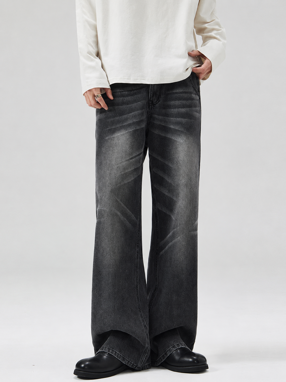 Relaxed A-Line Washed Jeans in fried gray — model front view